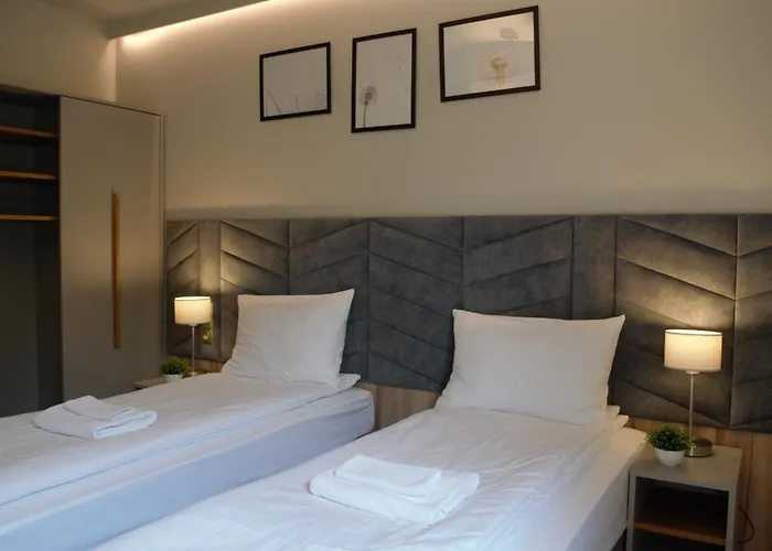 & Krakowska بيت ضيافة 3*